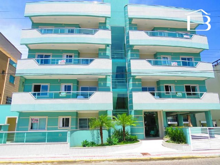 454 - Apartamento com 2 vagas de garagem no Centro de Bombin