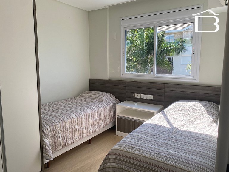 233 - Apartamento Frente Avenida em Bombinhas