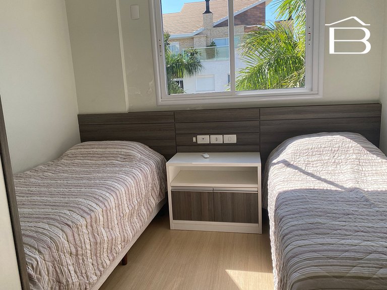 233 - Apartamento Frente Avenida em Bombinhas