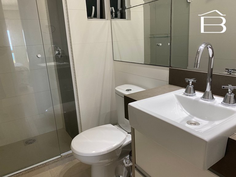 233 - Apartamento Frente Avenida em Bombinhas