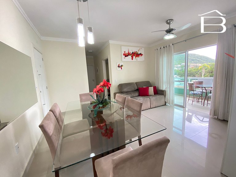 454 - Apartamento com 2 vagas de garagem no Centro de Bombin