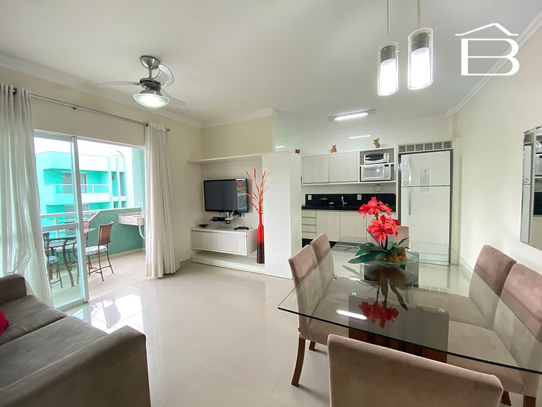 454 - Apartamento com 2 vagas de garagem no Centro de Bombin