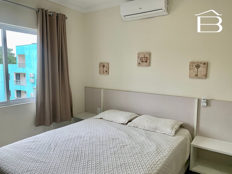 454 - Apartamento com 2 vagas de garagem no Centro de Bombin