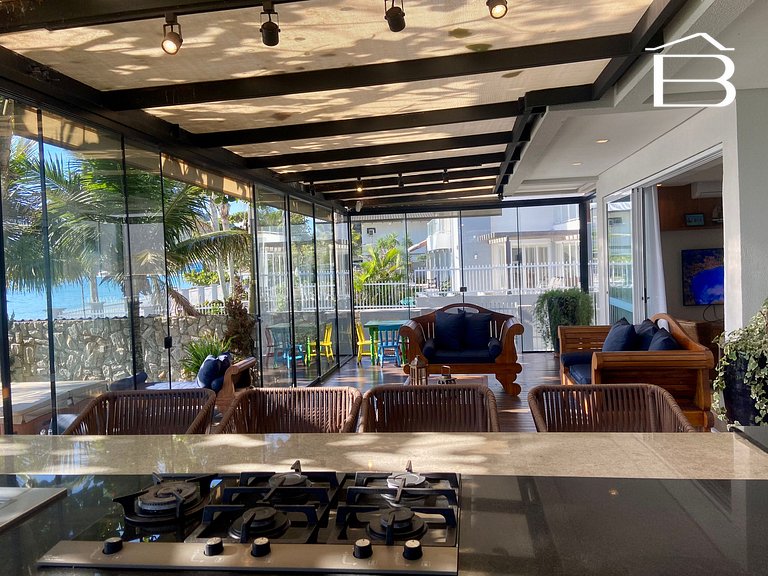 415 - Casa pé na areia para 13 pessoas no centro de Bombinha