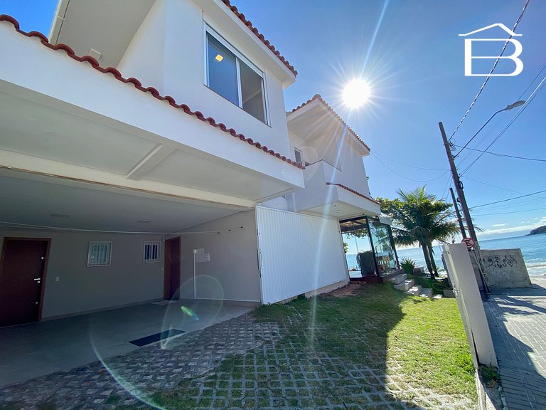 415 - Casa pé na areia para 13 pessoas no centro de Bombinha
