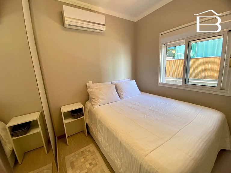 415 - Casa pé na areia para 13 pessoas no centro de Bombinha