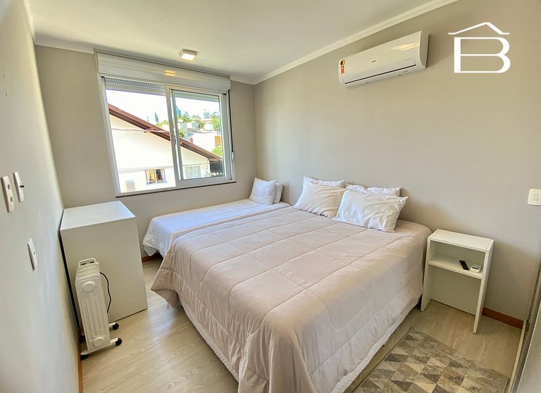 415 - Casa pé na areia para 13 pessoas no centro de Bombinha