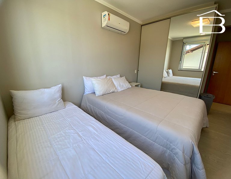 415 - Casa pé na areia para 13 pessoas no centro de Bombinha
