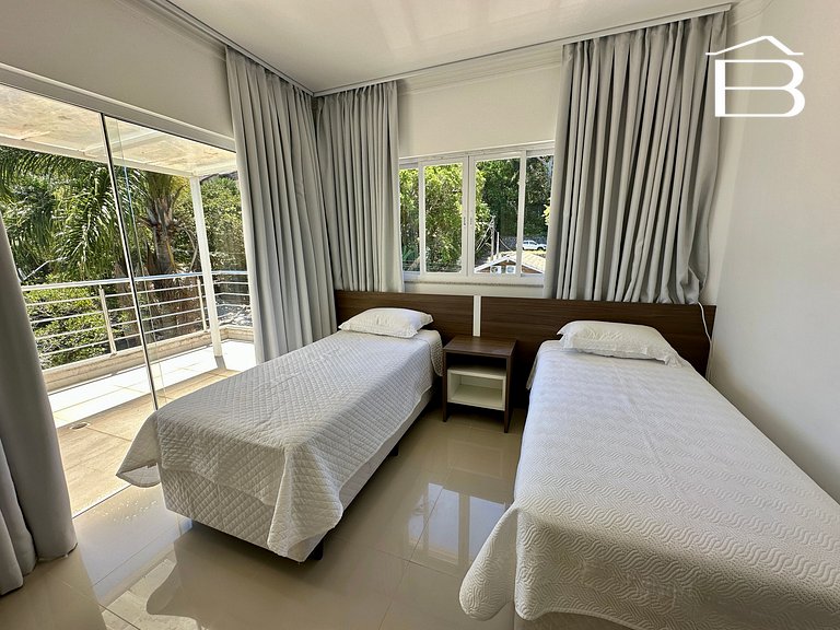 010 - Triplex frente mar até 10 pessoas na Praia da Lagoinha