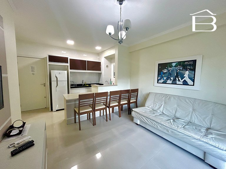 074B - Apartamento na praia central de Bombinhas!