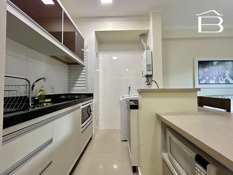 074B - Apartamento na praia central de Bombinhas!