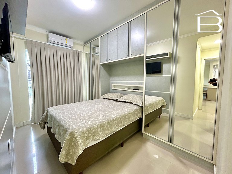 074B - Apartamento na praia central de Bombinhas!