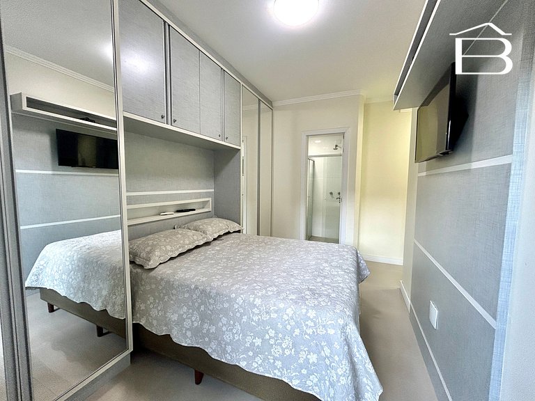 074B - Apartamento na praia central de Bombinhas!
