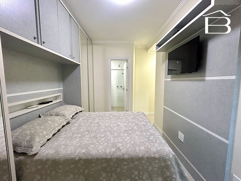 074B - Apartamento na praia central de Bombinhas!