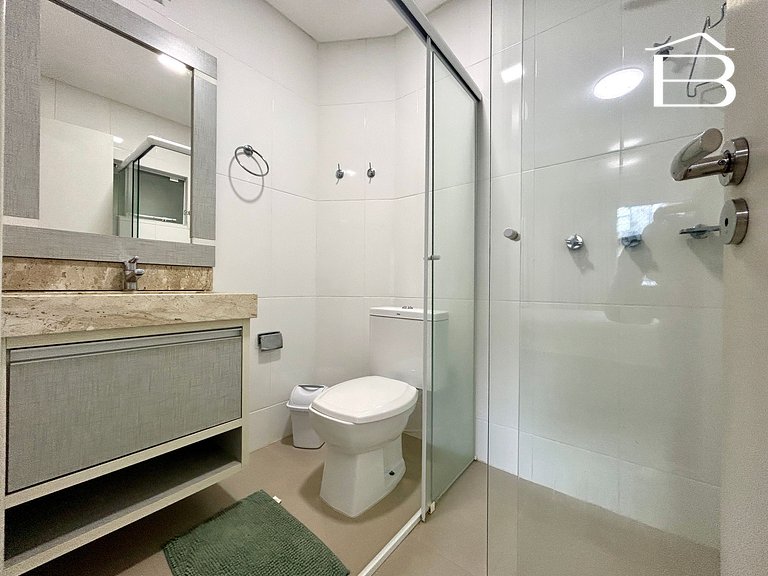 074B - Apartamento na praia central de Bombinhas!