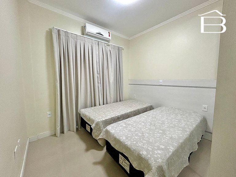 074B - Apartamento na praia central de Bombinhas!