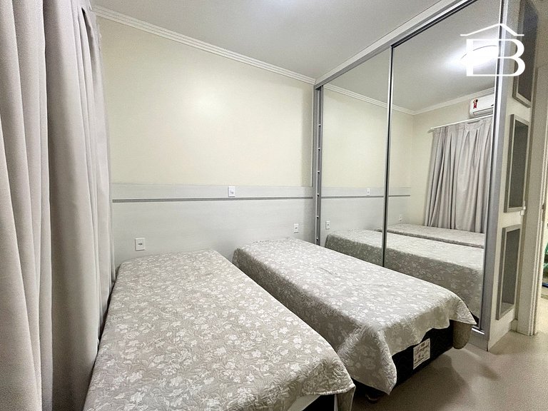 074B - Apartamento na praia central de Bombinhas!