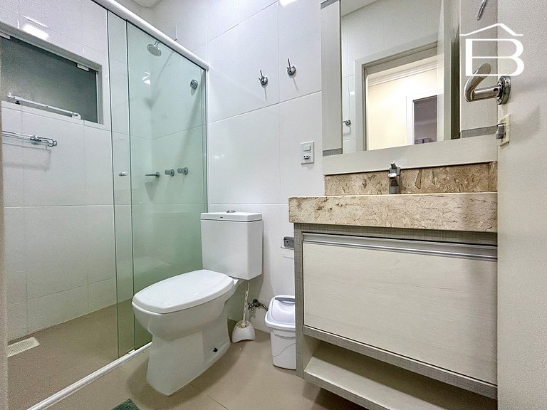 074B - Apartamento na praia central de Bombinhas!