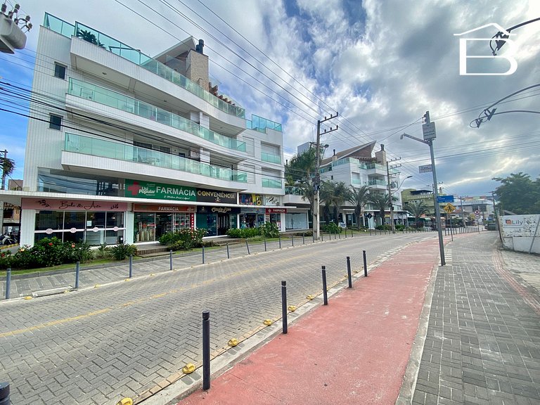 233 - Apartamento Frente Avenida em Bombinhas