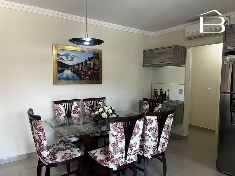 045A - Central, Aconchegante e Completo – 2 Quartos em Bombi