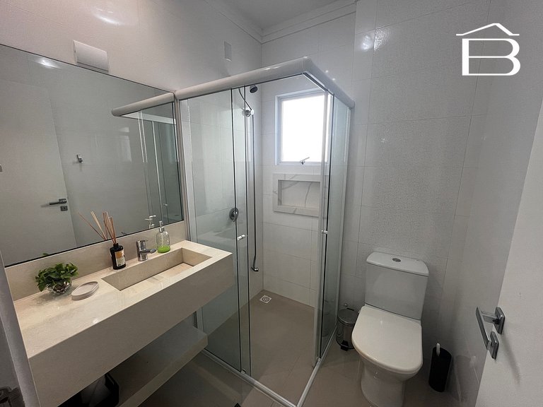 045A - Central, Aconchegante e Completo – 2 Quartos em Bombi