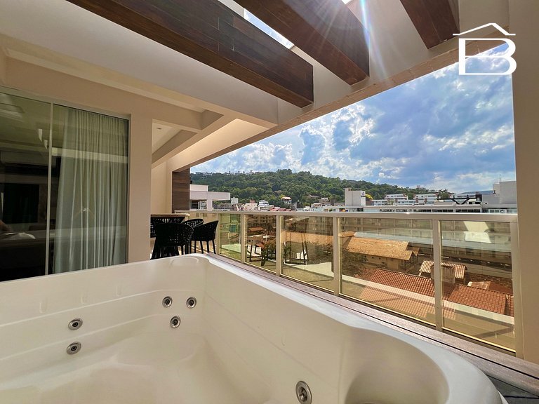 133 - Jacuzzi Privativa e vista mar em Bombinhas
