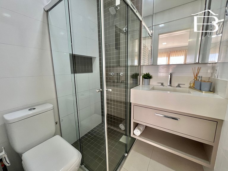 133 - Jacuzzi Privativa e vista mar em Bombinhas