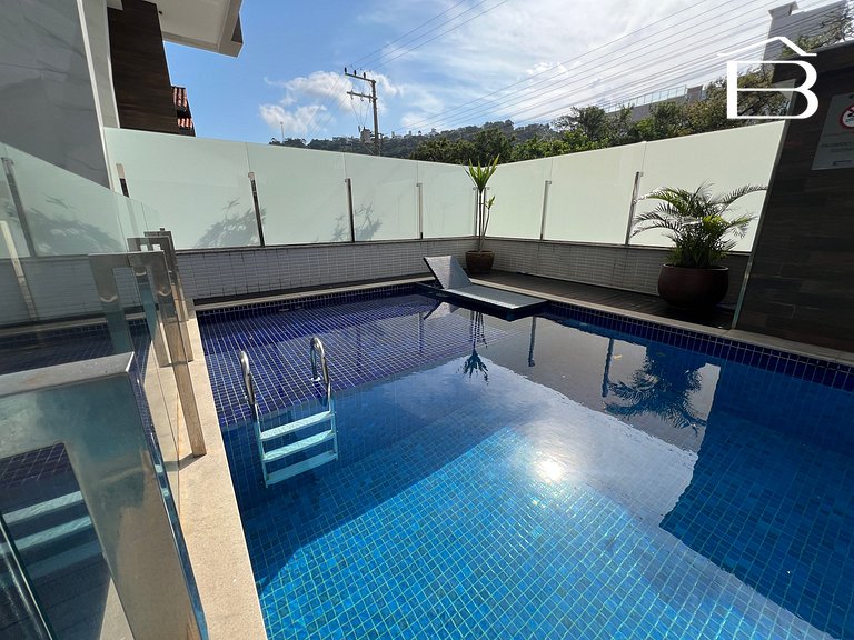 133 - Jacuzzi Privativa e vista mar em Bombinhas