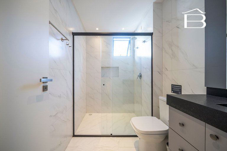 Leme 208 – Apartamento novíssimo a poucos metros do mar em B
