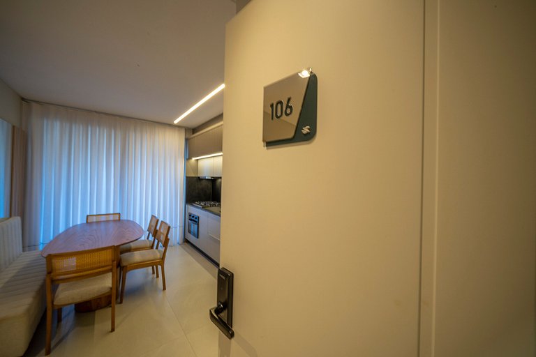 Leme 106 - Novíssimo Apartamento a Poucos Metros do Mar em B
