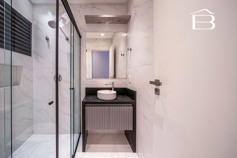 Leme 106 – Apartamento novíssimo a poucos metros do mar em B
