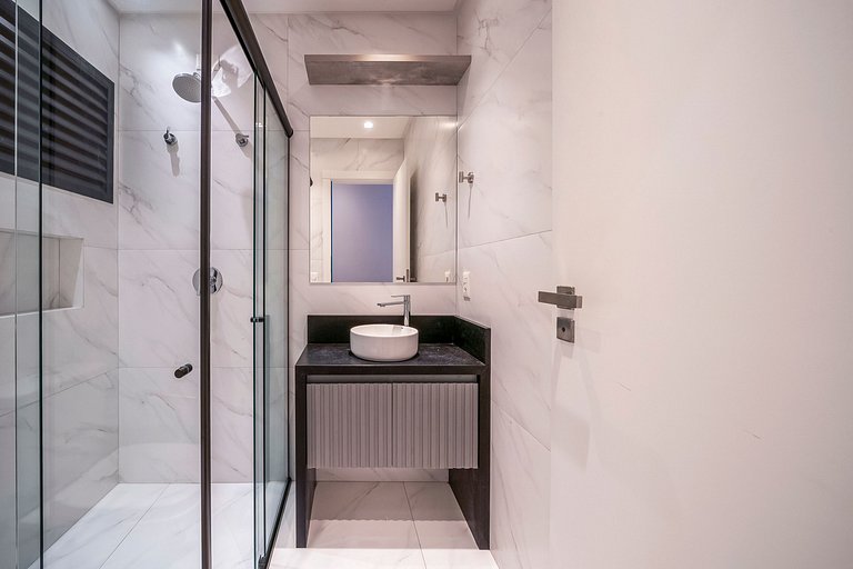 Leme 106 - Novíssimo Apartamento a Poucos Metros do Mar em B