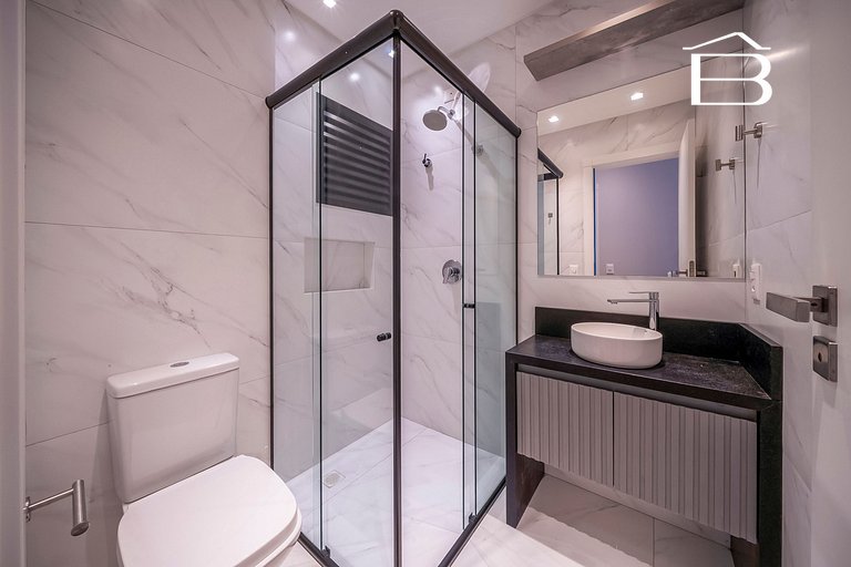 Leme 106 – Apartamento novíssimo a poucos metros do mar em B
