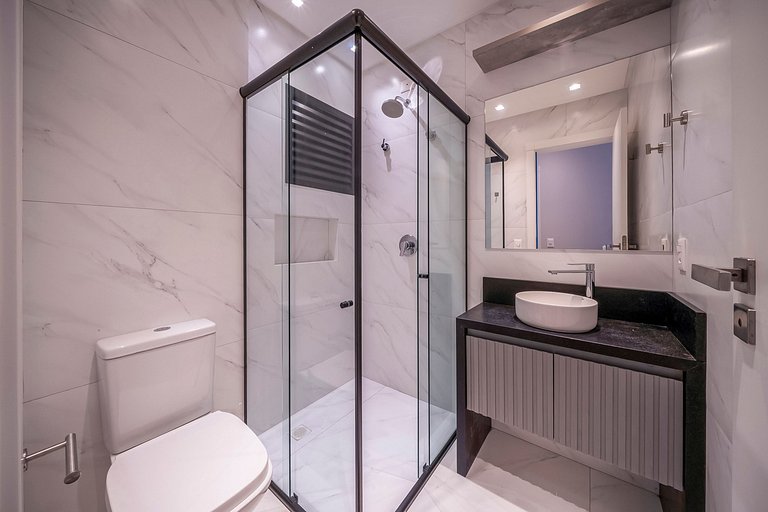 Leme 106 - Novíssimo Apartamento a Poucos Metros do Mar em B