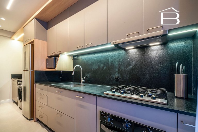 Leme 107 – Apartamento novíssimo a poucos metros do mar em B