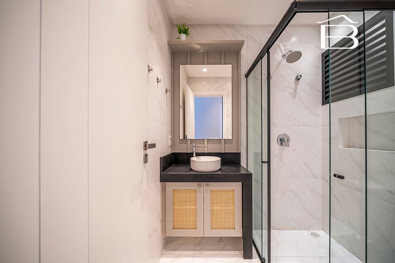 Leme 107 – Apartamento novíssimo a poucos metros do mar em B