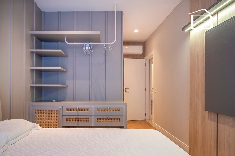 Leme 107 – Apartamento novíssimo a poucos metros do mar em B