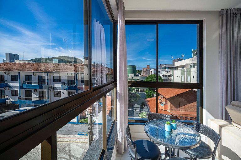 Djalma 105 - Apartamento Amplo com 3 Suítes no Centro de Bom