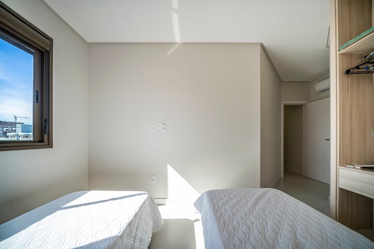 Djalma 105 - Apartamento Amplo com 3 Suítes no Centro de Bom