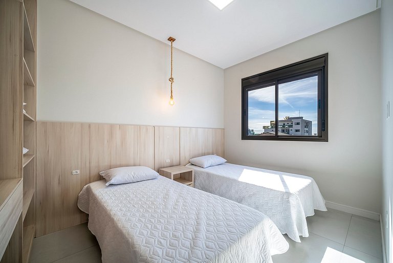 Djalma 105 - Apartamento Amplo com 3 Suítes no Centro de Bom