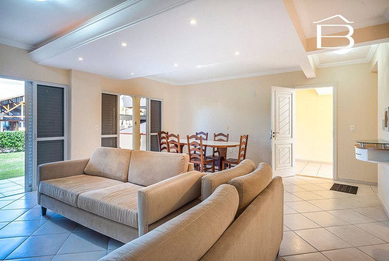Casa para Temporada na Praia de Mariscal | 4 Quartos, Jardim