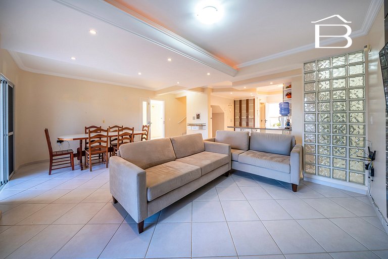 Casa para Temporada na Praia de Mariscal | 4 Quartos, Jardim