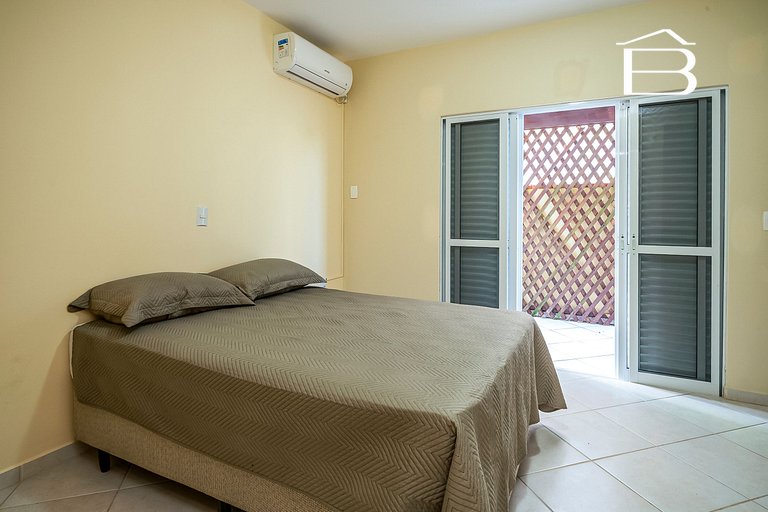 Casa para Temporada na Praia de Mariscal | 4 Quartos, Jardim
