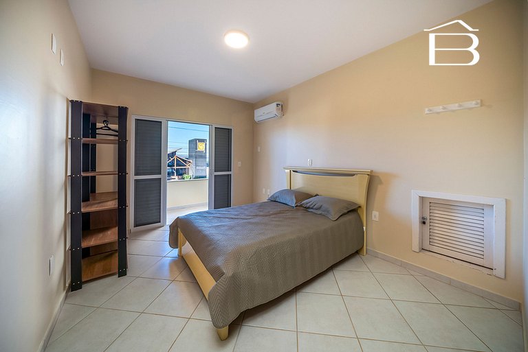 Casa para Temporada na Praia de Mariscal | 4 Quartos, Jardim