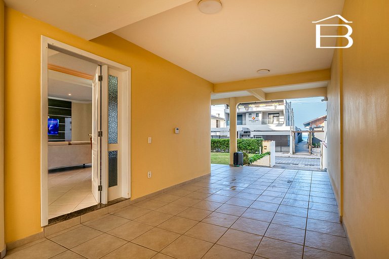 Casa para Temporada na Praia de Mariscal | 4 Quartos, Jardim