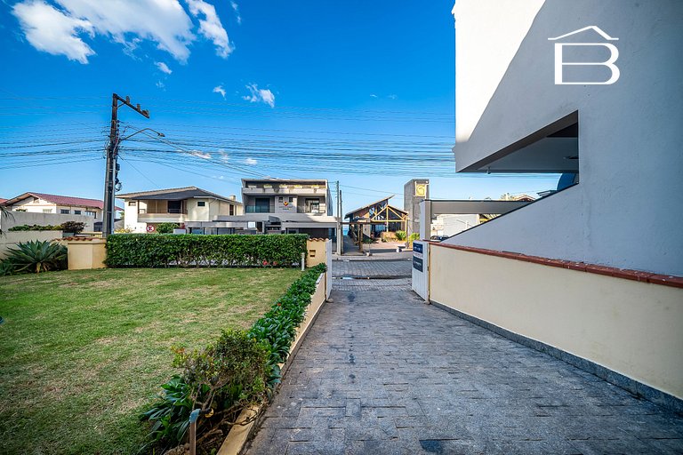 Casa para Temporada na Praia de Mariscal | 4 Quartos, Jardim