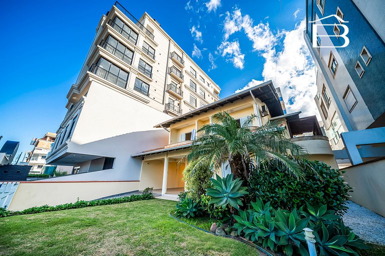 Casa para Temporada na Praia de Mariscal | 4 Quartos, Jardim