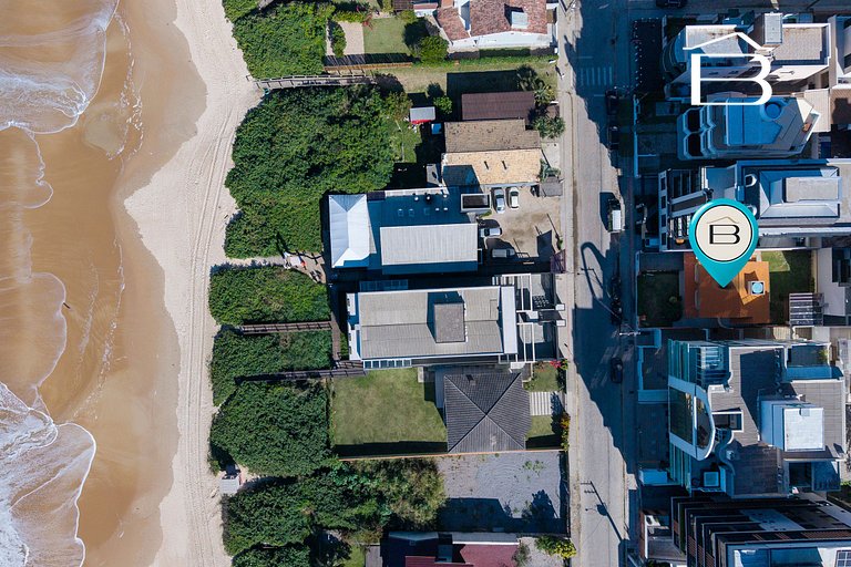 Casa para Temporada na Praia de Mariscal | 4 Quartos, Jardim