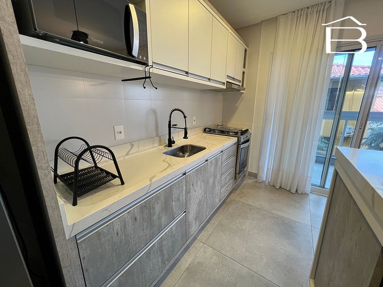 022 - Apartamento com Piscina Frente Mar
