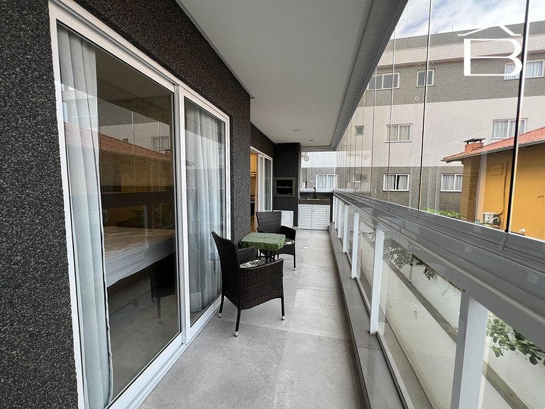 022 - Apartamento com Piscina Frente Mar